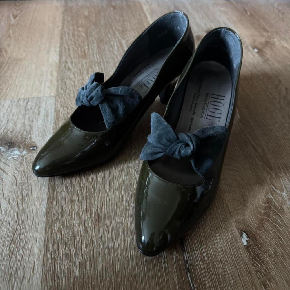 Hogl Fashion‎ Green Velvet and Patent Leather Bow Tie Mary Jane Heels size 6-6.5